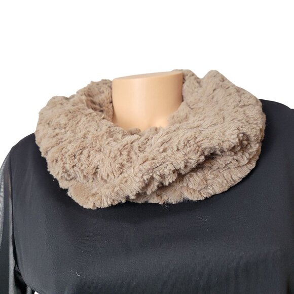 Plush Infinity Scarf Womens Faux Fur Soft Cozy Beige Winter Accessory - Picture 8 of 13